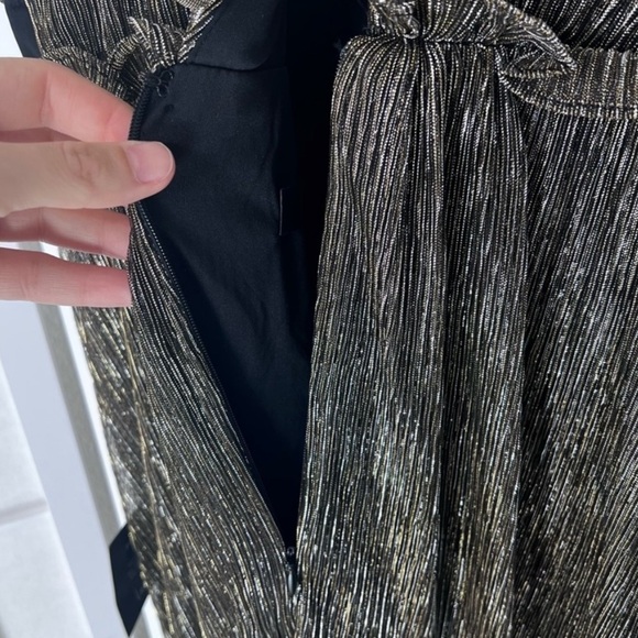 LULU’S Stunning Low Neck-Line Gown - Picture 11 of 12